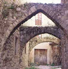 Calle con arcos